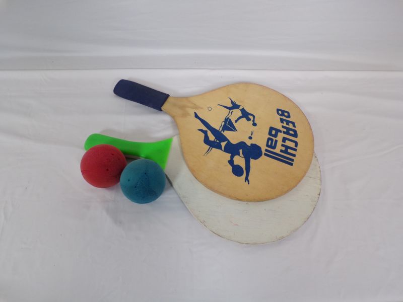 Beachballschläger mit Bällen